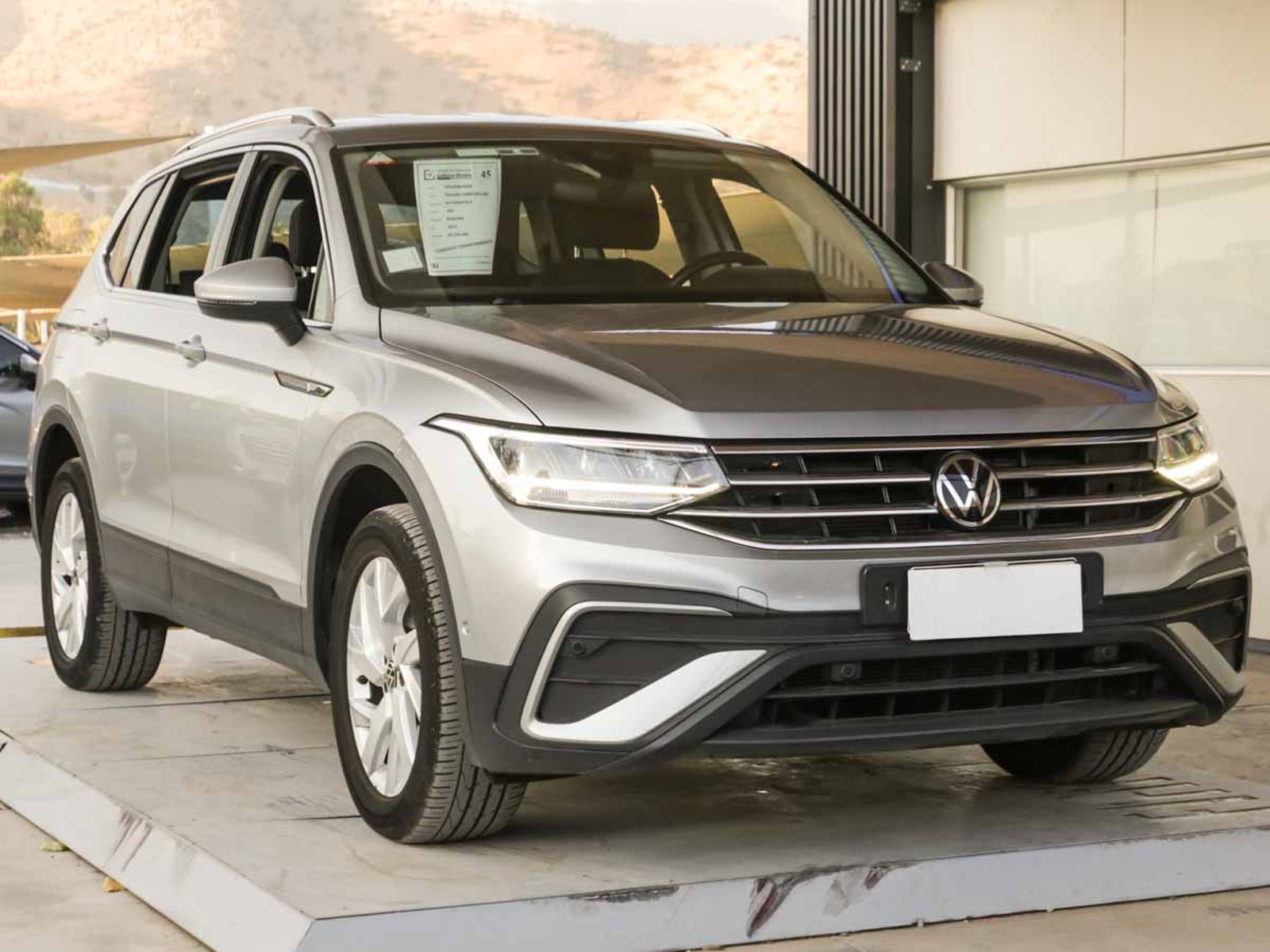 VOLKSWAGEN TIGUAN COMFORTLINE AUT 2023 - Foto 3 de 14