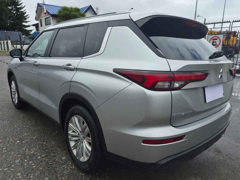 Mitsubishi NEW OUTLANDER 4X2 AT GL 2026 - Imagen 3 de 8