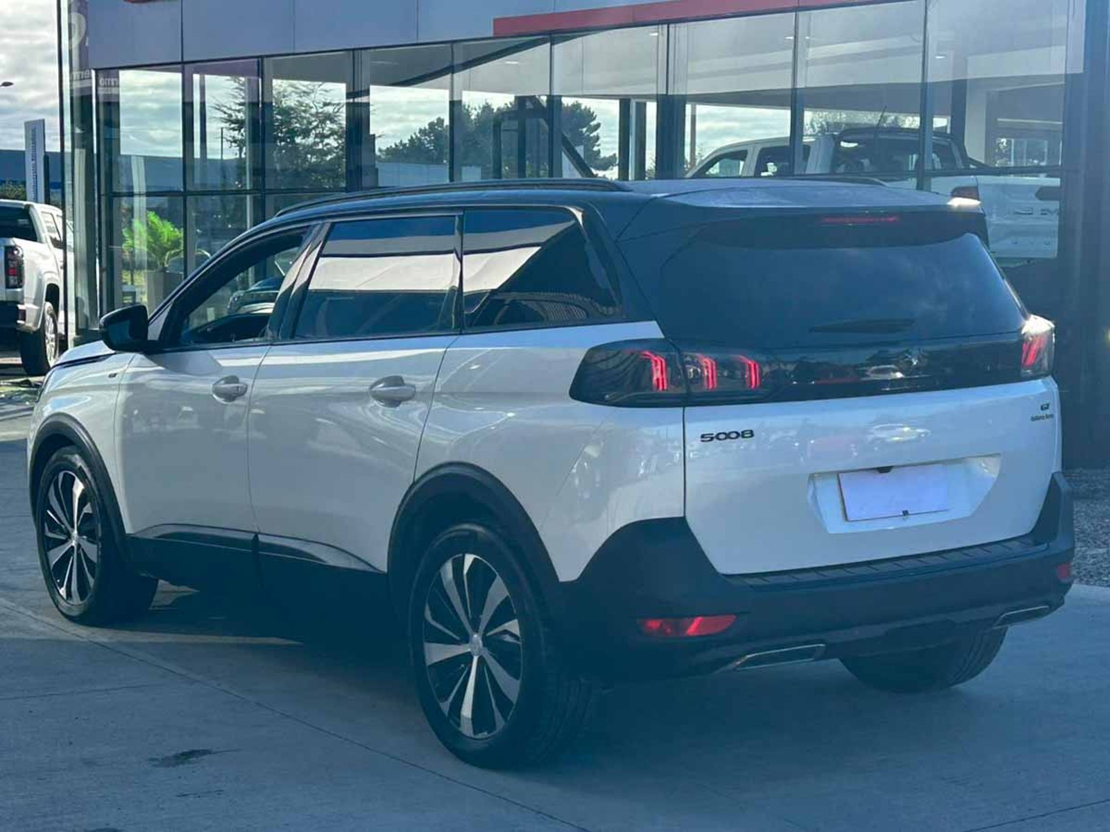 PEUGEOT 5008 GT BLACK PACK BLUEHDI 130 EAT8 2024 - Imagen 6 de 16
