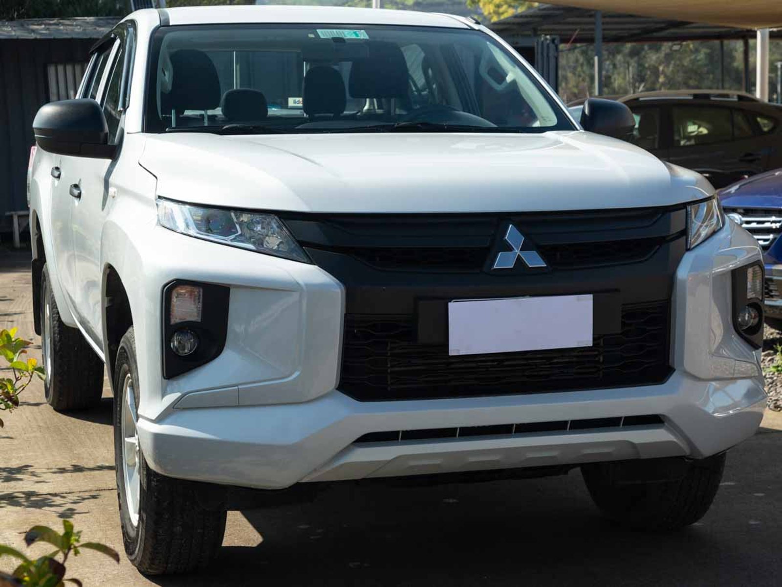 Mitsubishi L-200 D/C 4x2 TD Work CR 2021 - Foto 2 de 8