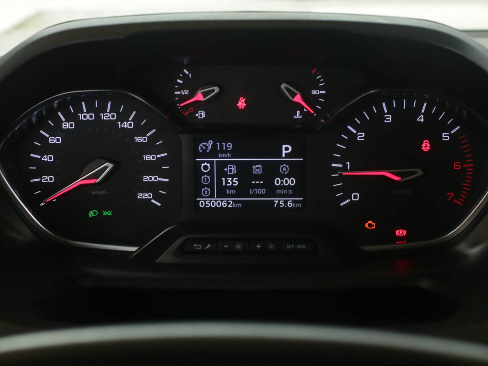 Peugeot RIFTER BLUEHDI 130 1.5 AT 2023 - Foto 5 de 8