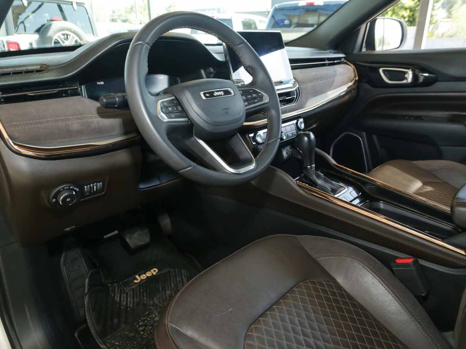 JEEP COMMANDER OVERLAND 1.3T 2023 - Imagen 8 de 15