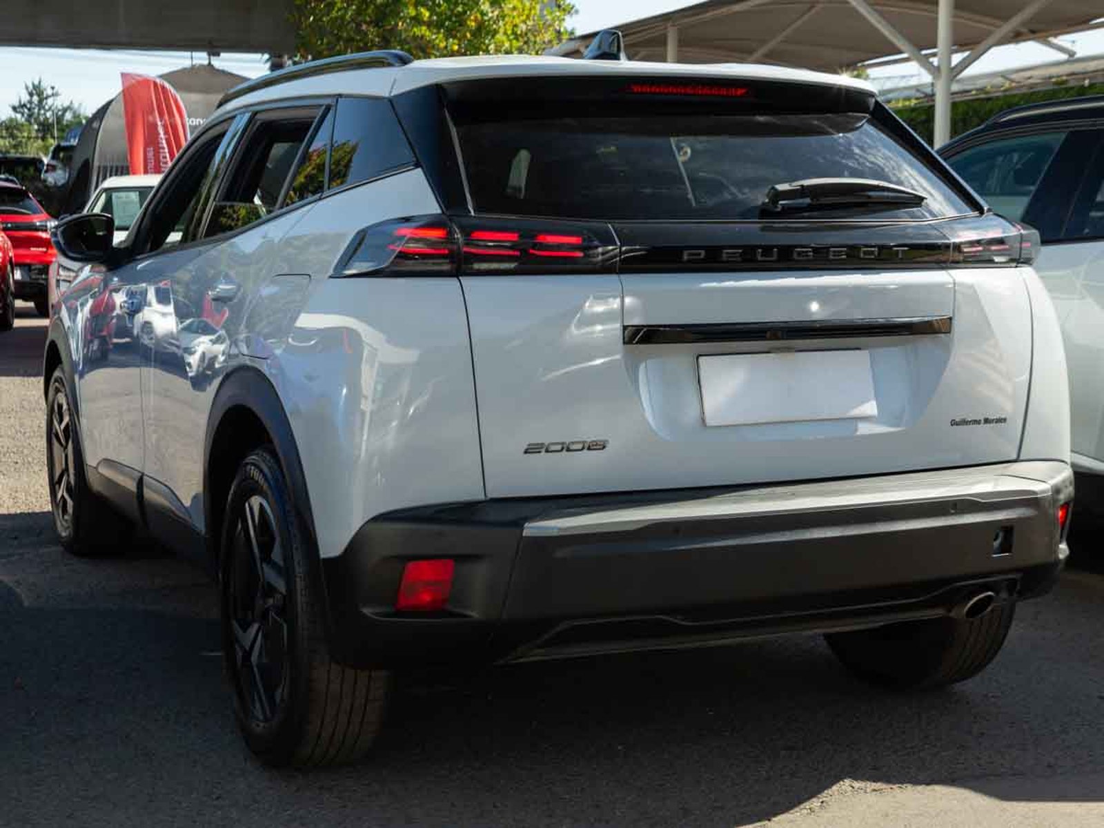 PEUGEOT 2008 MCA ALLURE BLUEHDI 130 EAT8 2024 - Foto 4 de 13