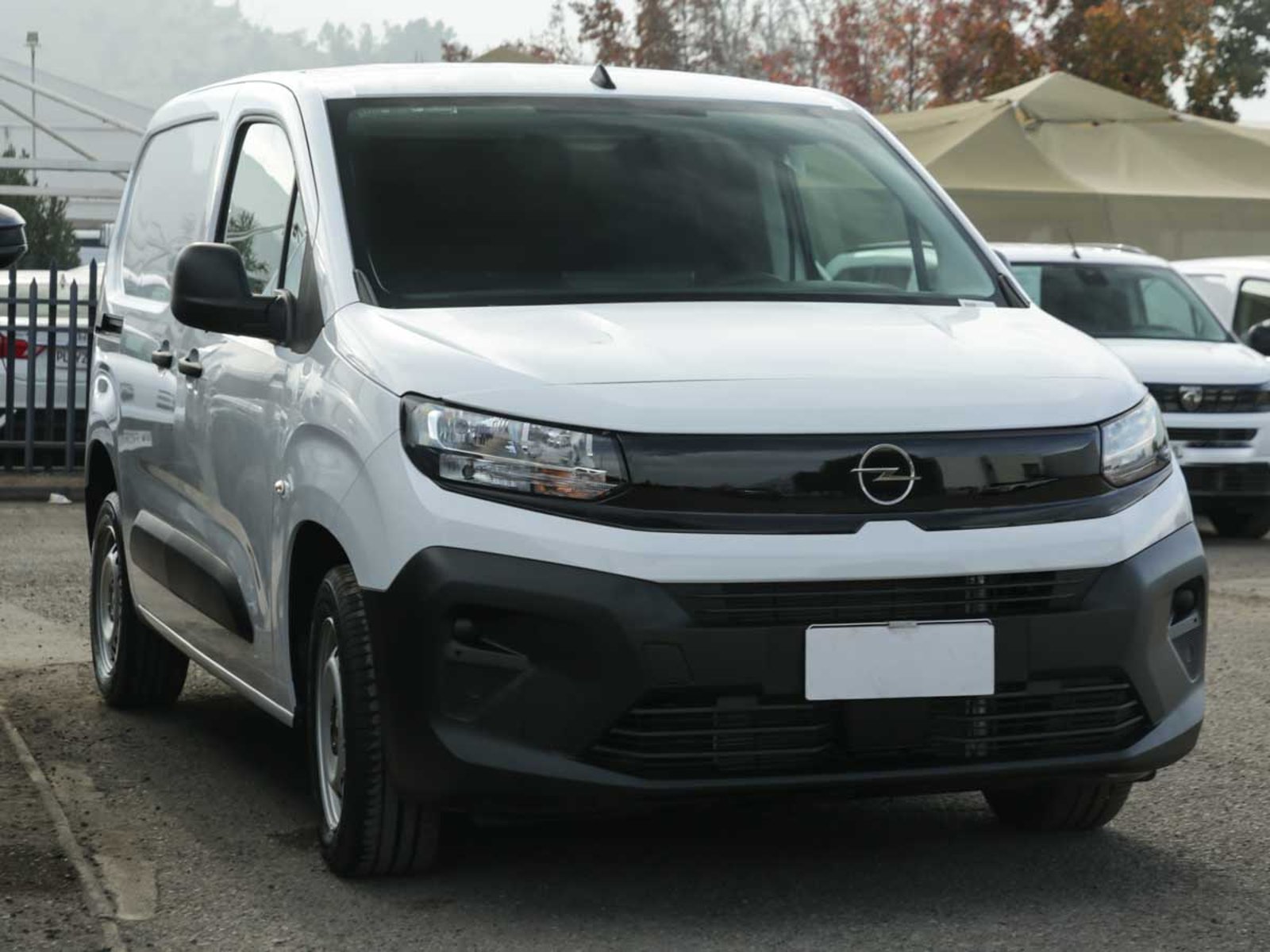 Opel COMBO LITE DIESEL 100 HP MT 2026 - Foto 2 de 8