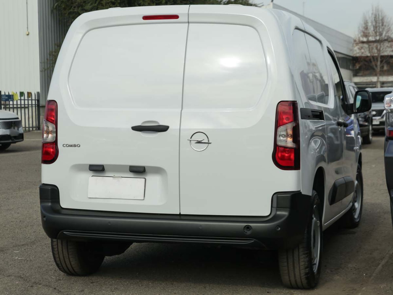 Opel COMBO LITE DIESEL 100 HP MT 2026 - Imagen 4 de 8