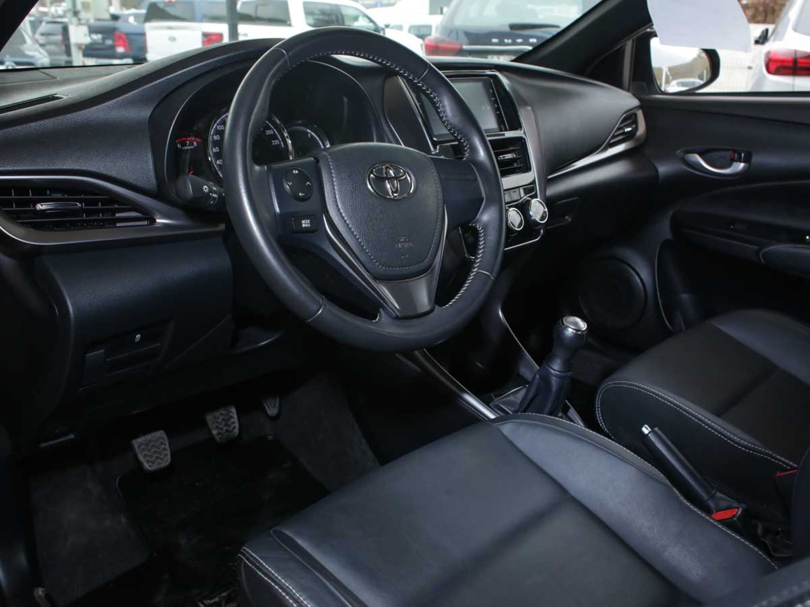 Toyota YARIS  XLI 1.5 2024 - Imagen 6 de 8