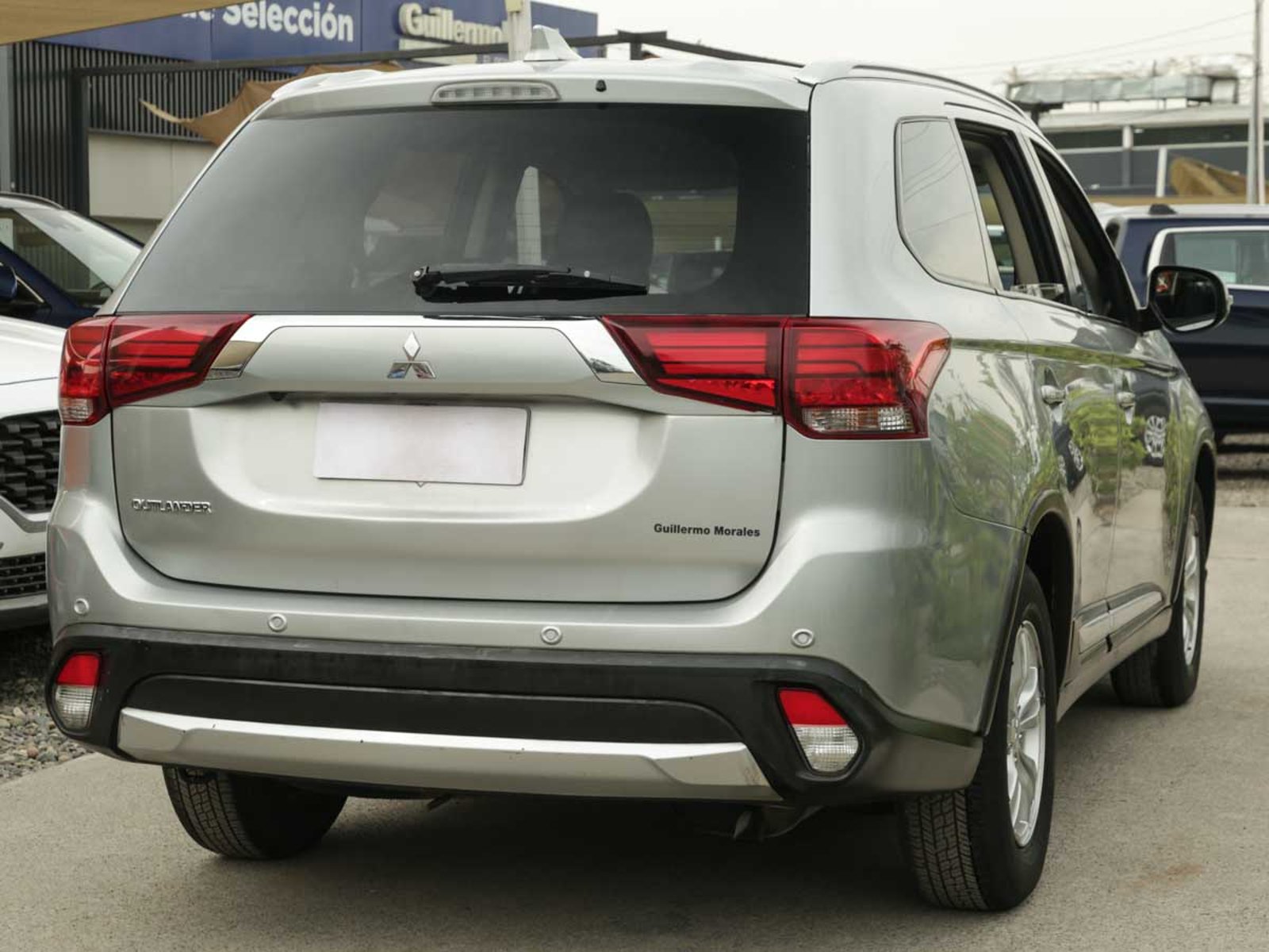 Mitsubishi OUTLANDER 4X2  2.0 MEC 2018 - Foto 4 de 8