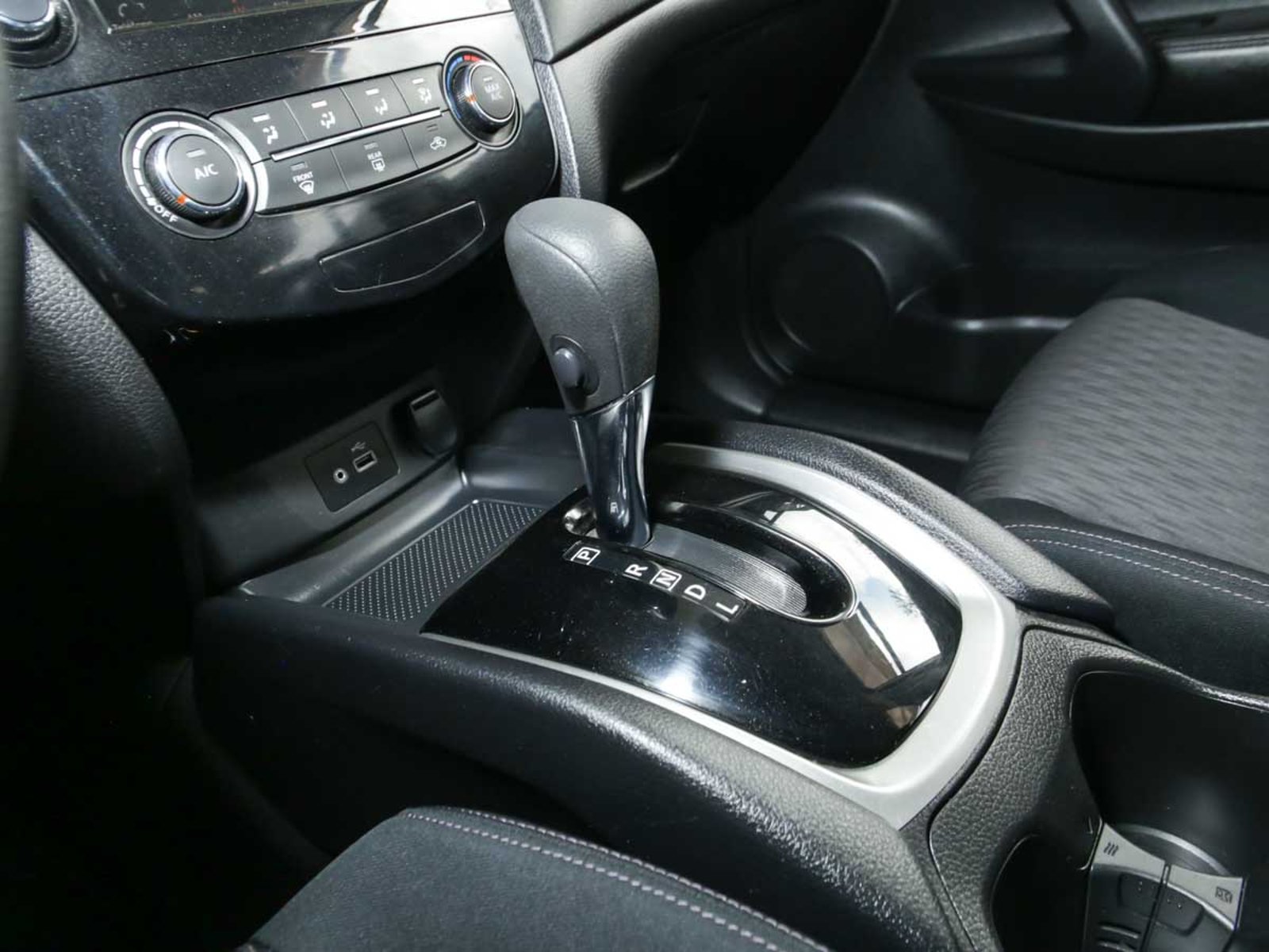NISSAN X TRAIL 2.5 AUT 2021 - Imagen 9 de 14