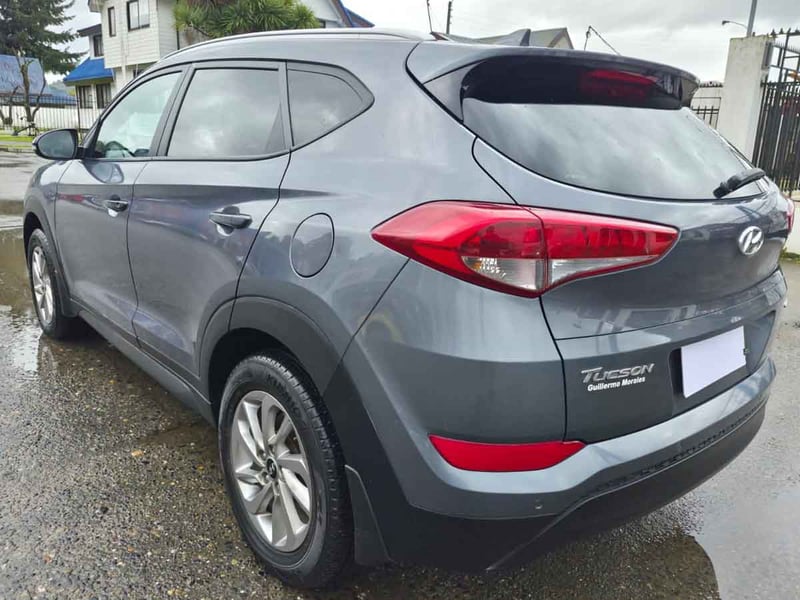Hyundai TUCSON TL 2.0  CRDI E6 MT VALUE FL 2018 - Imagen 3 de 8