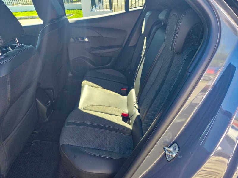 Peugeot 2008 ALLURE 130 1.2 2024 - Imagen 7 de 8