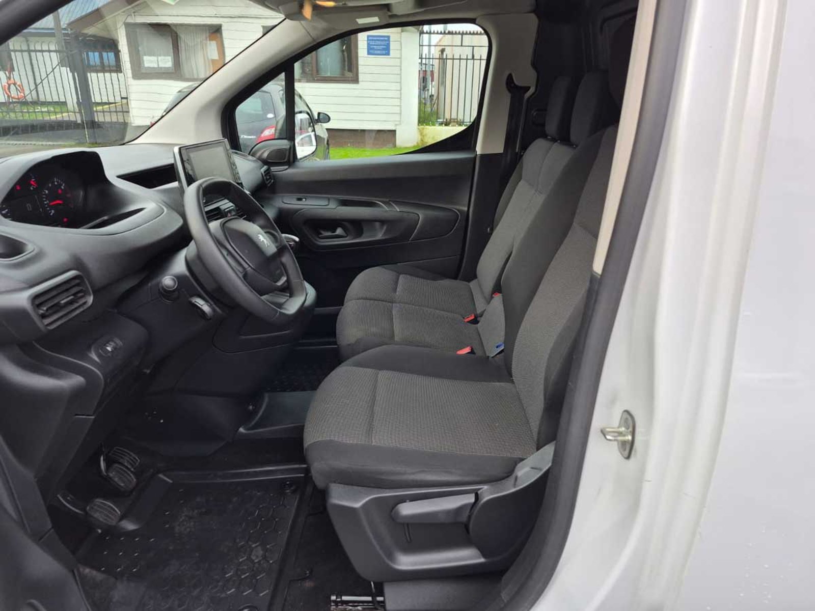 PEUGEOT PARTNER L1 BLUE HDI 100 1.5 2024 - Imagen 8 de 14