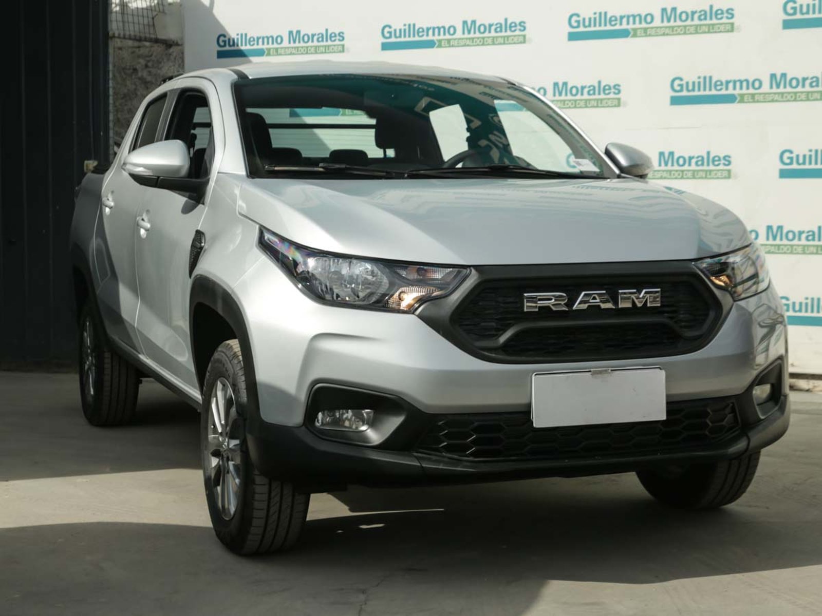 RAM 700 BIGHORN DC 1.3 CVT 6C 2026 - Imagen 3 de 14
