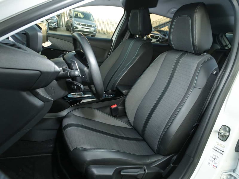 Peugeot 208 PURETECH 130 EAT8 1.2 AUT 2023 - Imagen 7 de 8