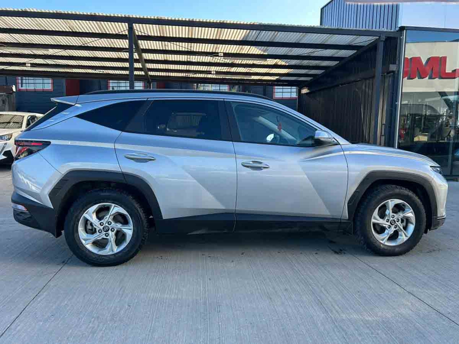 Hyundai TUCSON 2.0 GL AT 4WD ABS 2AB 2022 - Imagen 16 de 20