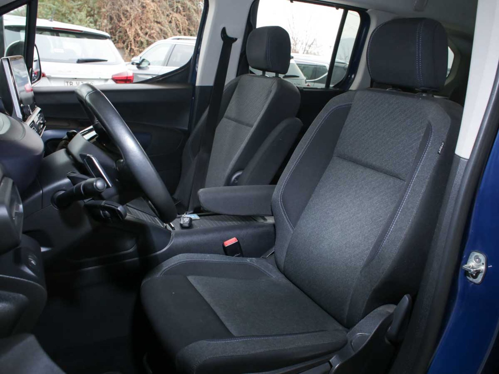 Peugeot RIFTER BLUEHDI 130 1.5 AT 2023 - Imagen 6 de 8