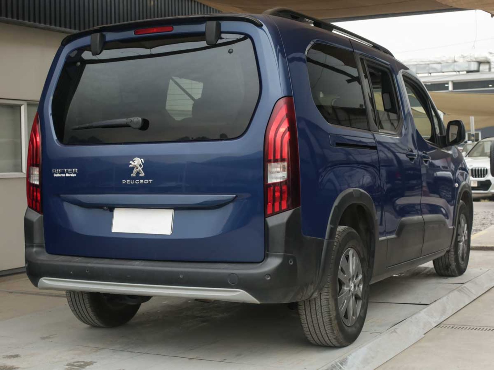 Peugeot RIFTER BLUEHDI 130 1.5 AT 2023 - Foto 4 de 8