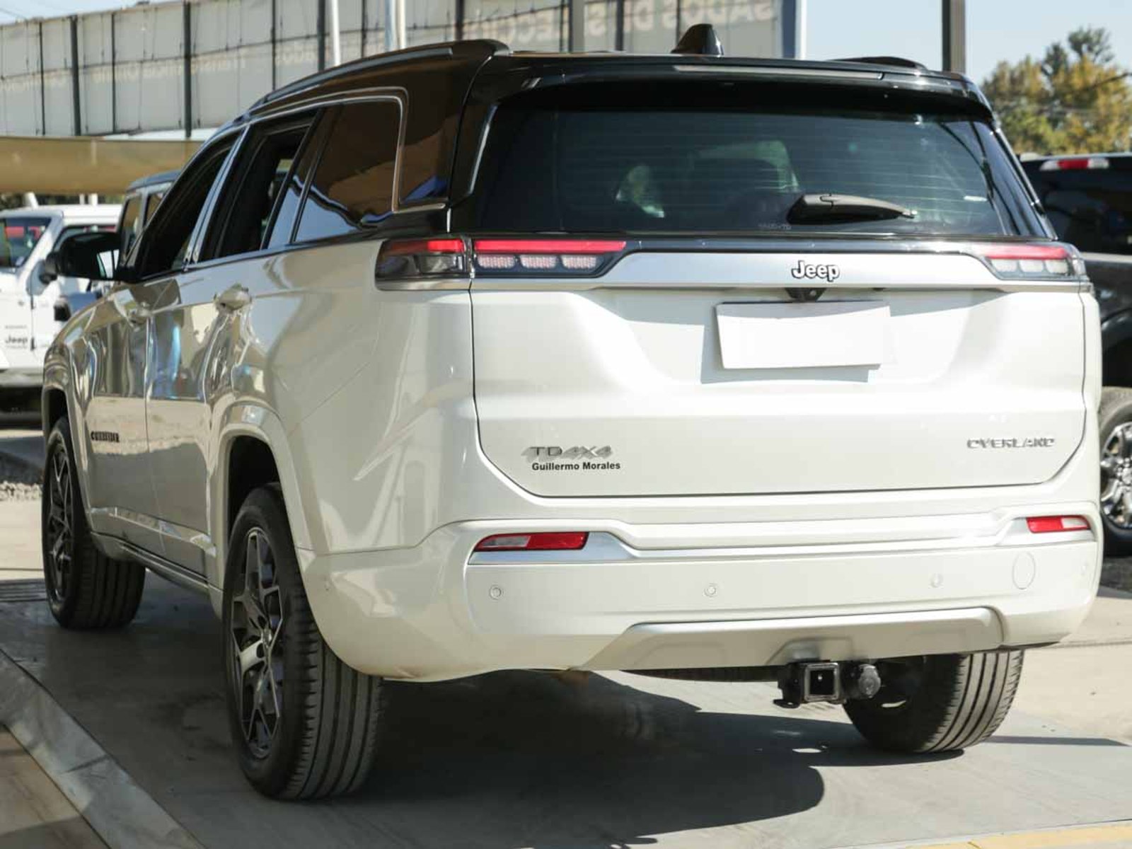 JEEP COMMANDER OVERLAND 2.0 AT9 D 2023 - Imagen 19 de 20