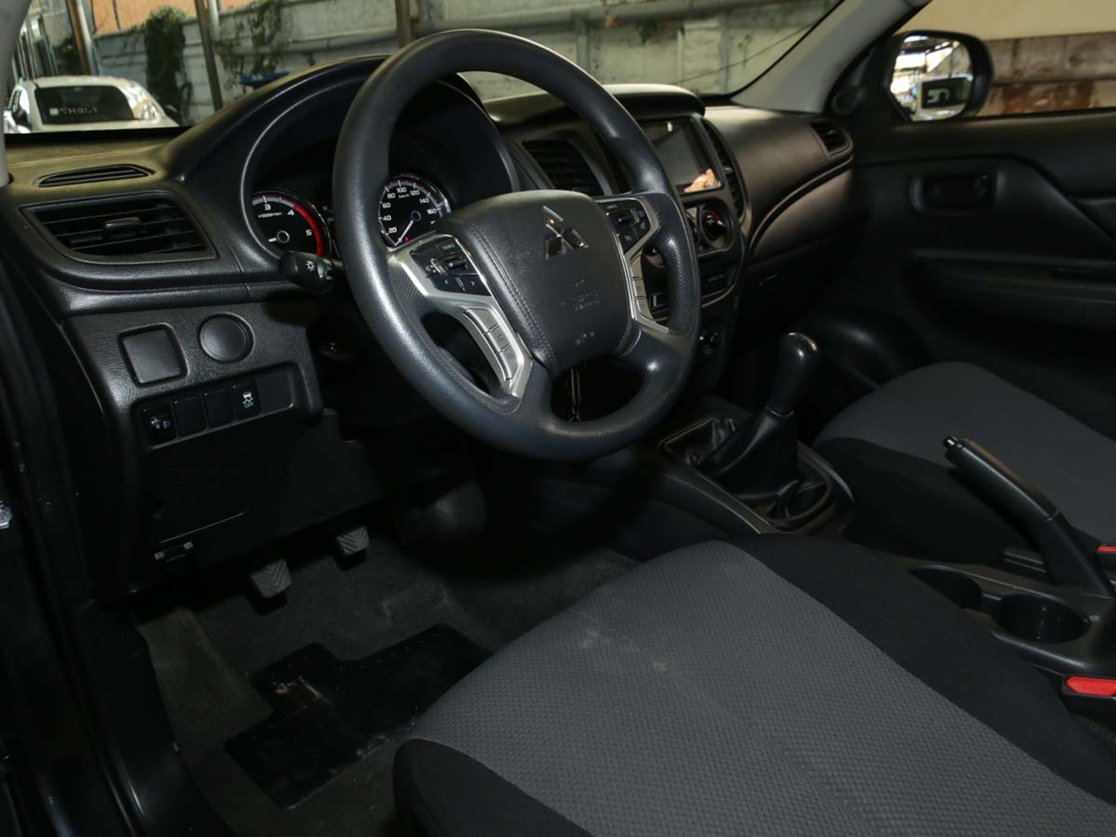 MITSUBISHI L-200 WORK CRM MEC  D/C 4X2 TD E5 2024 - Imagen 9 de 14