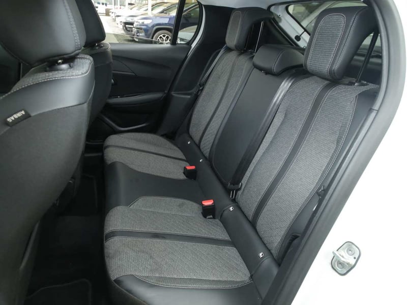 Peugeot 208 MCA ALLURE PURETECH 130 EAT8 2024 - Imagen 8 de 8