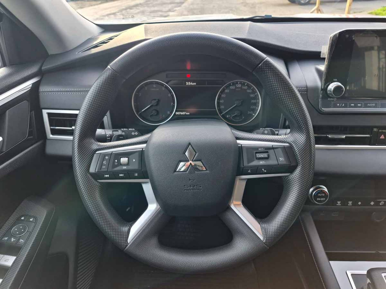 MITSUBISHI NEW OUTLANDER 4X2 AT GL 2026 - Imagen 11 de 13