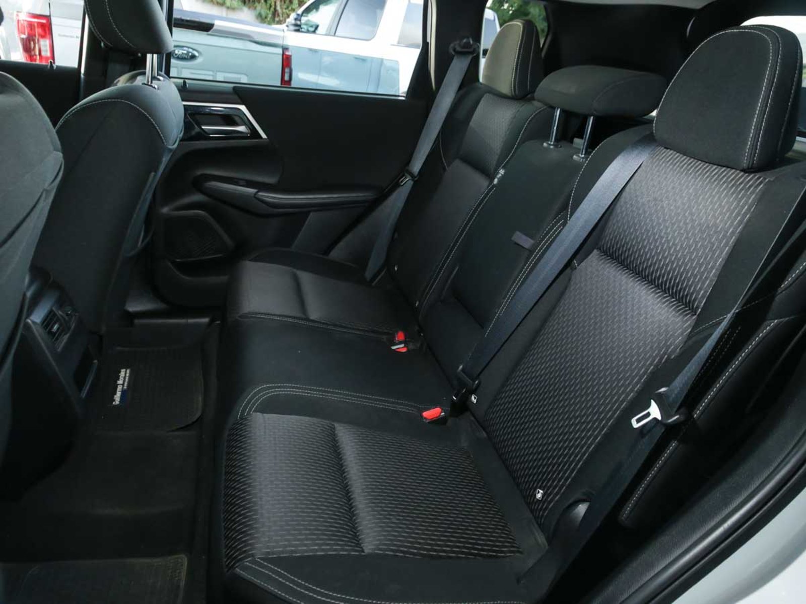 MITSUBISHI NEW OUTLANDER 4X2 AT GL 2023 - Imagen 11 de 13