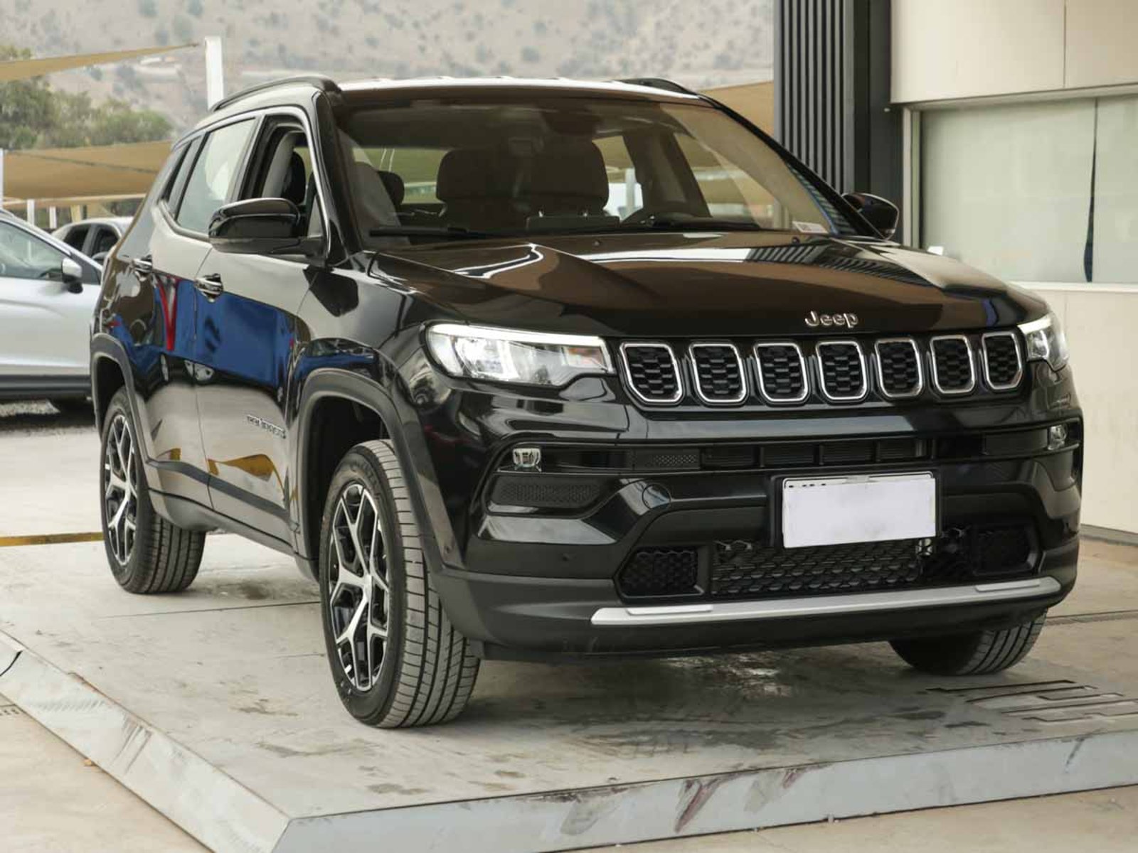 Jeep JEEP COMPASS LONGITUDE 1.3T AT6 FWD 2026 - Foto 2 de 8