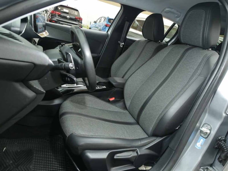 Peugeot 208 MCA ALLURE PURETECH 130 EAT8 2024 - Imagen 7 de 8