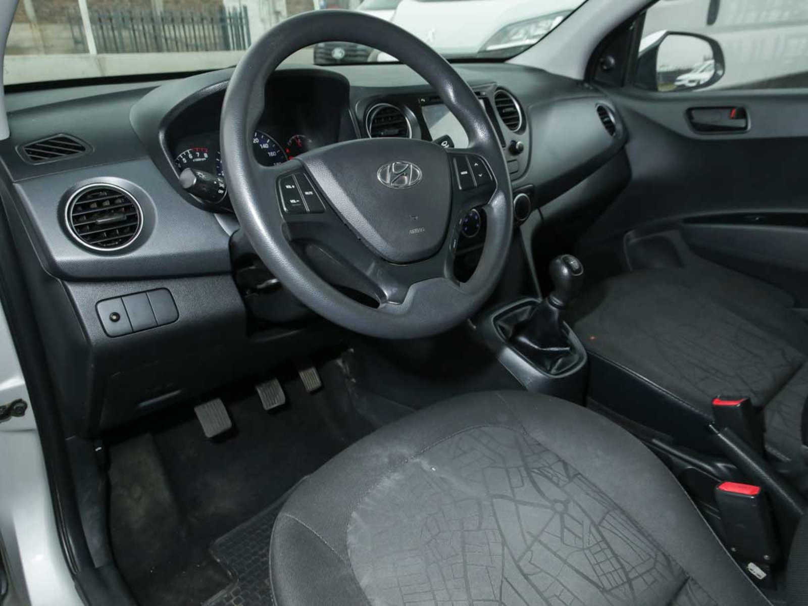 Hyundai GRAND I-10 BA SDN MT GL 2AB AC 2018 - Imagen 6 de 8