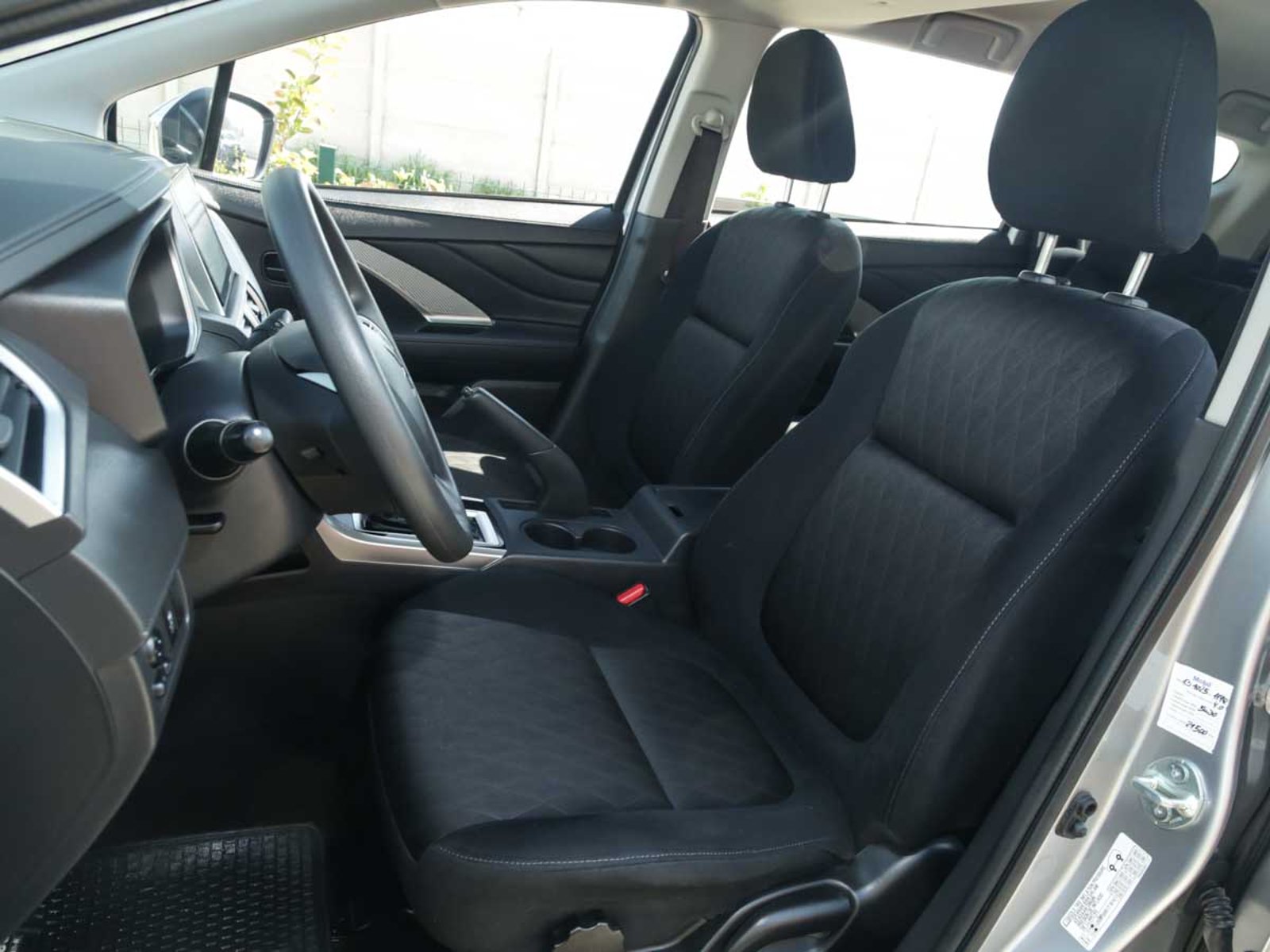 Mitsubishi XPANDER AT GLX 2025 - Imagen 14 de 16