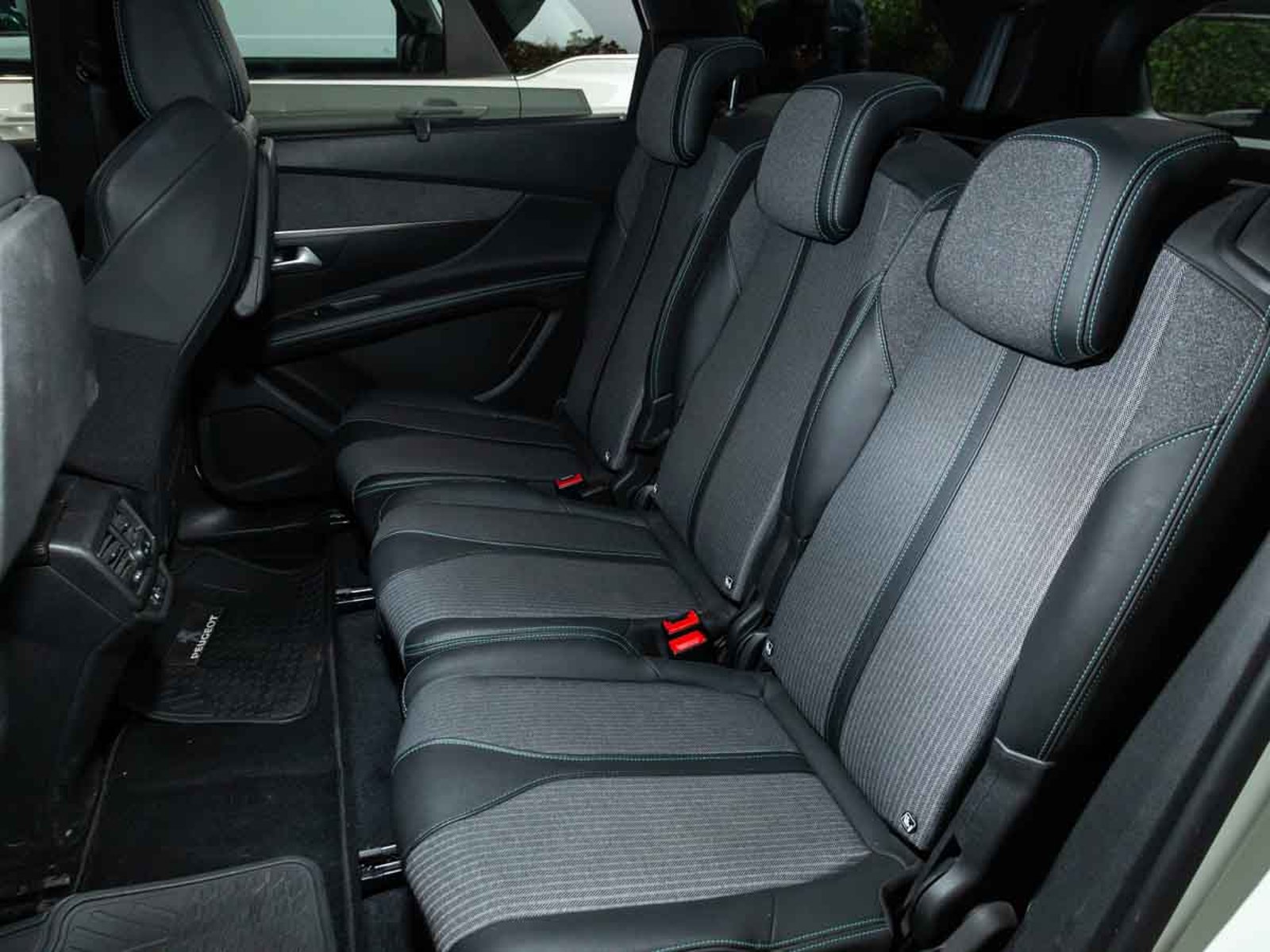 Peugeot 5008 ALLURE PACK BLUEHDI 130 EAT8 2023 - Imagen 7 de 8