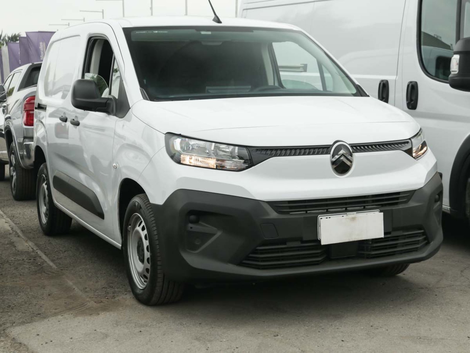 Citroën BERLINGO MCA M DIESEL 100HP MT 2026 - Foto 2 de 8