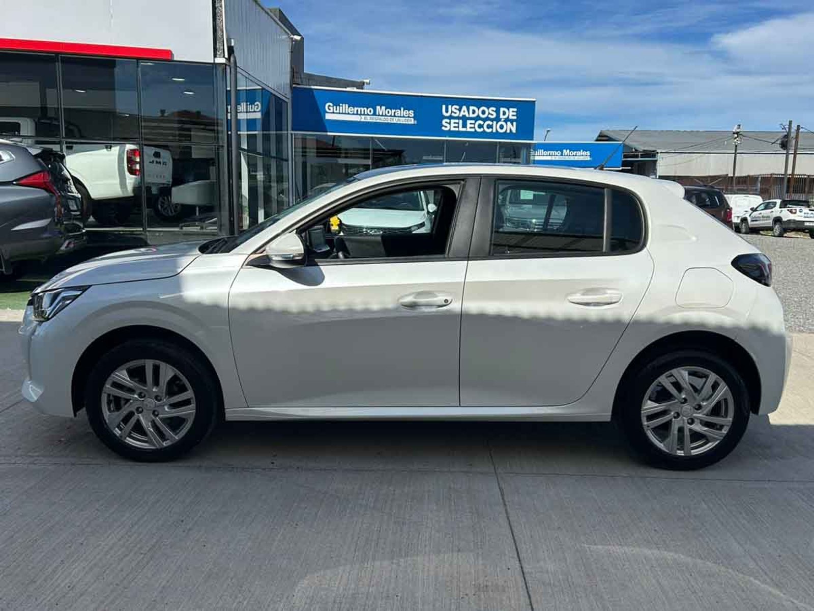 PEUGEOT 208 TECH EDITION BLUEHDI 100 2024 - Imagen 16 de 16