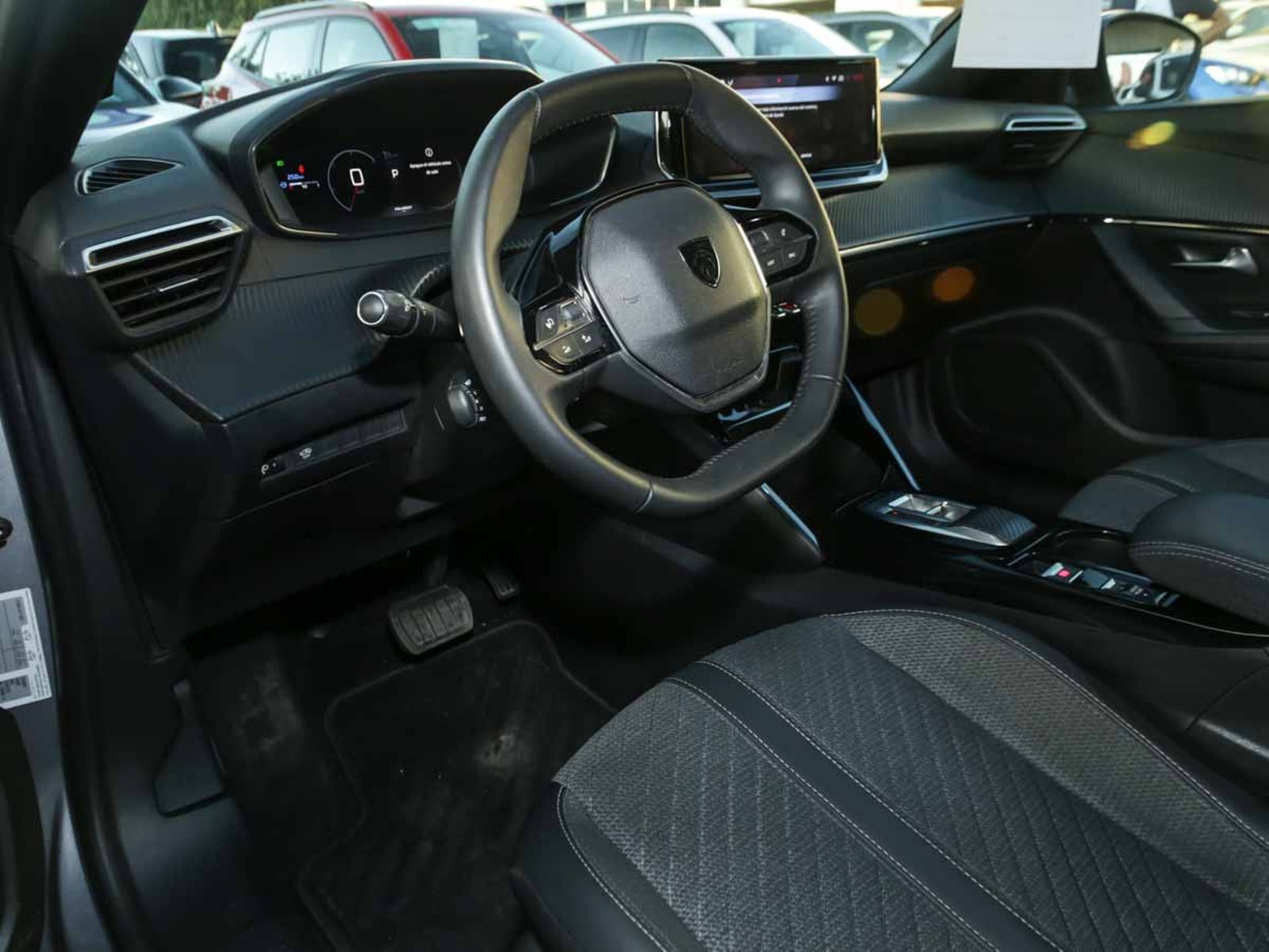 Peugeot 2008 ALLURE BLUEHDI 1.5 2024 - Imagen 8 de 13