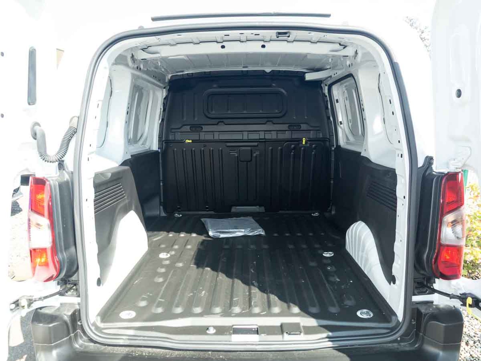 Citroën BERLINGO MCA M DIESEL 100HP MT 2026 - Imagen 8 de 8