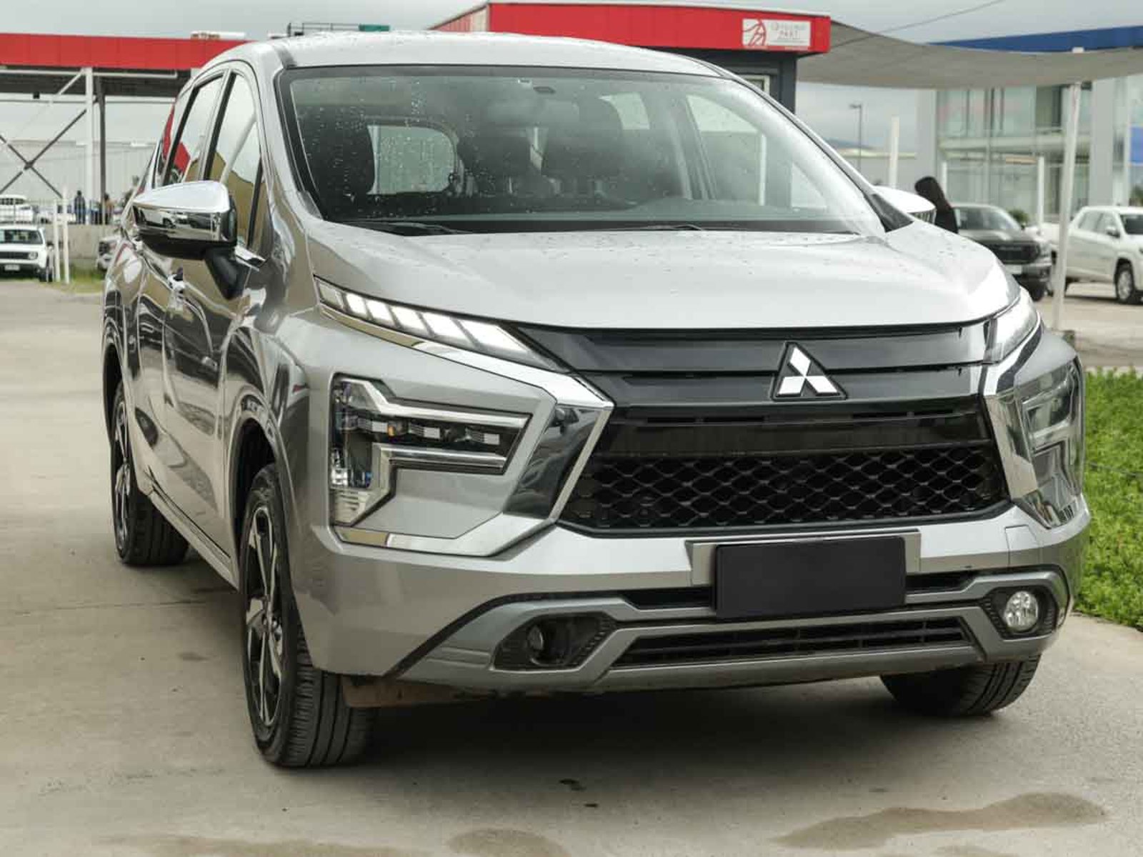 Mitsubishi XPANDER AT GLX 2024 - Foto 2 de 9