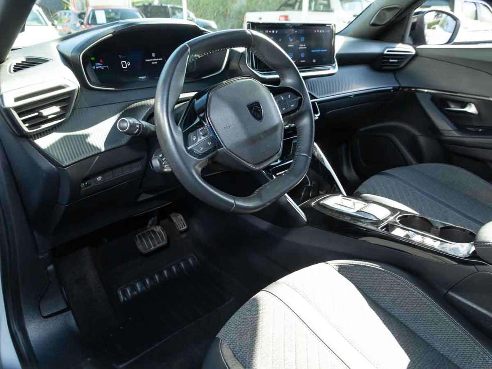 PEUGEOT 2008 MCA ALLURE BLUEHDI 130 EAT8 2024 - Imagen 8 de 13