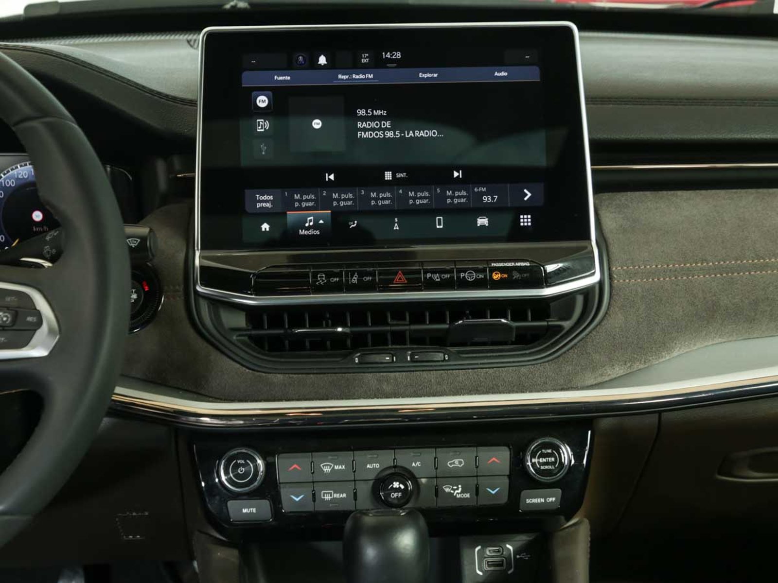 JEEP COMMANDER OVERLAND 2.0 AT9 D 2023 - Imagen 14 de 20