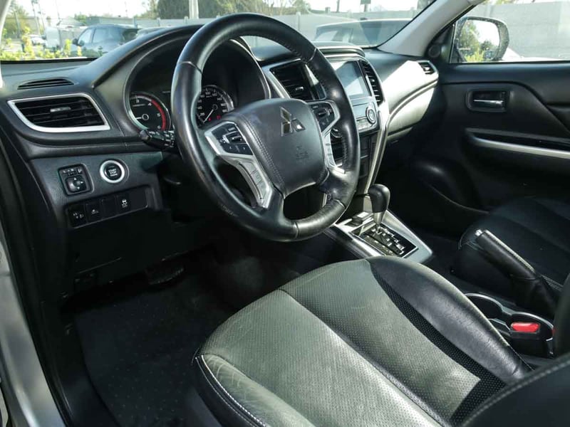 Mitsubishi L-200 DAKAR CRS AT 2.5 D/C 4X4 TD 2022 - Imagen 6 de 8