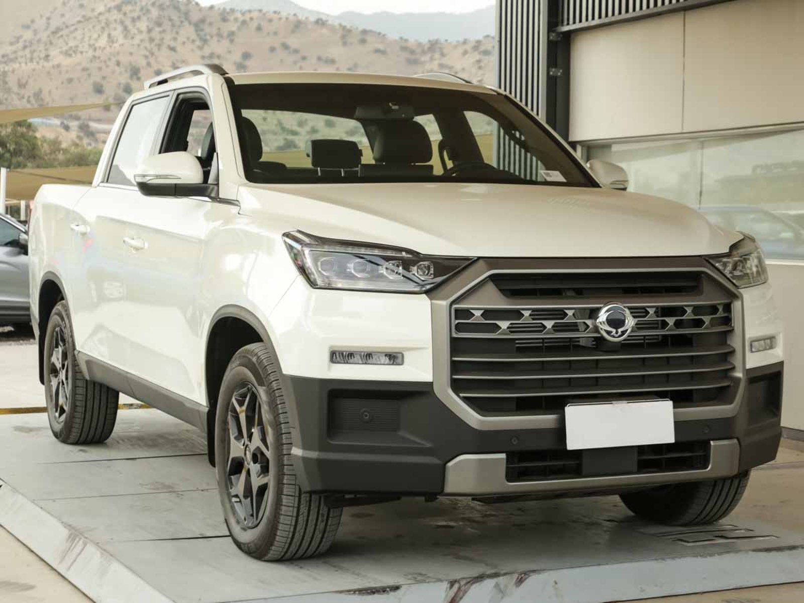 SsangYong MUSSO LIMITED 2.2 TD 6AT 4WD 6B 2026 - Foto 2 de 8