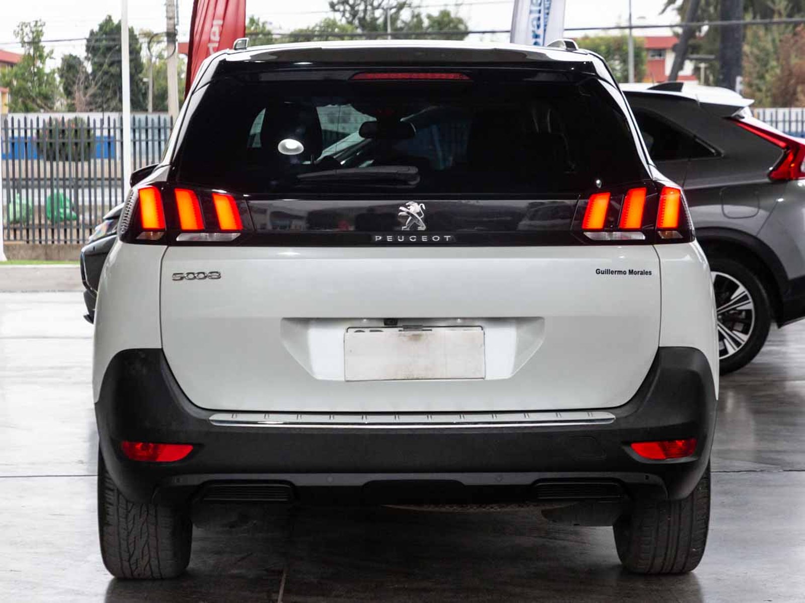 PEUGEOT 5008 ALLURE PACK BLUEHDI 130 EAT8 2023 - Foto 5 de 14
