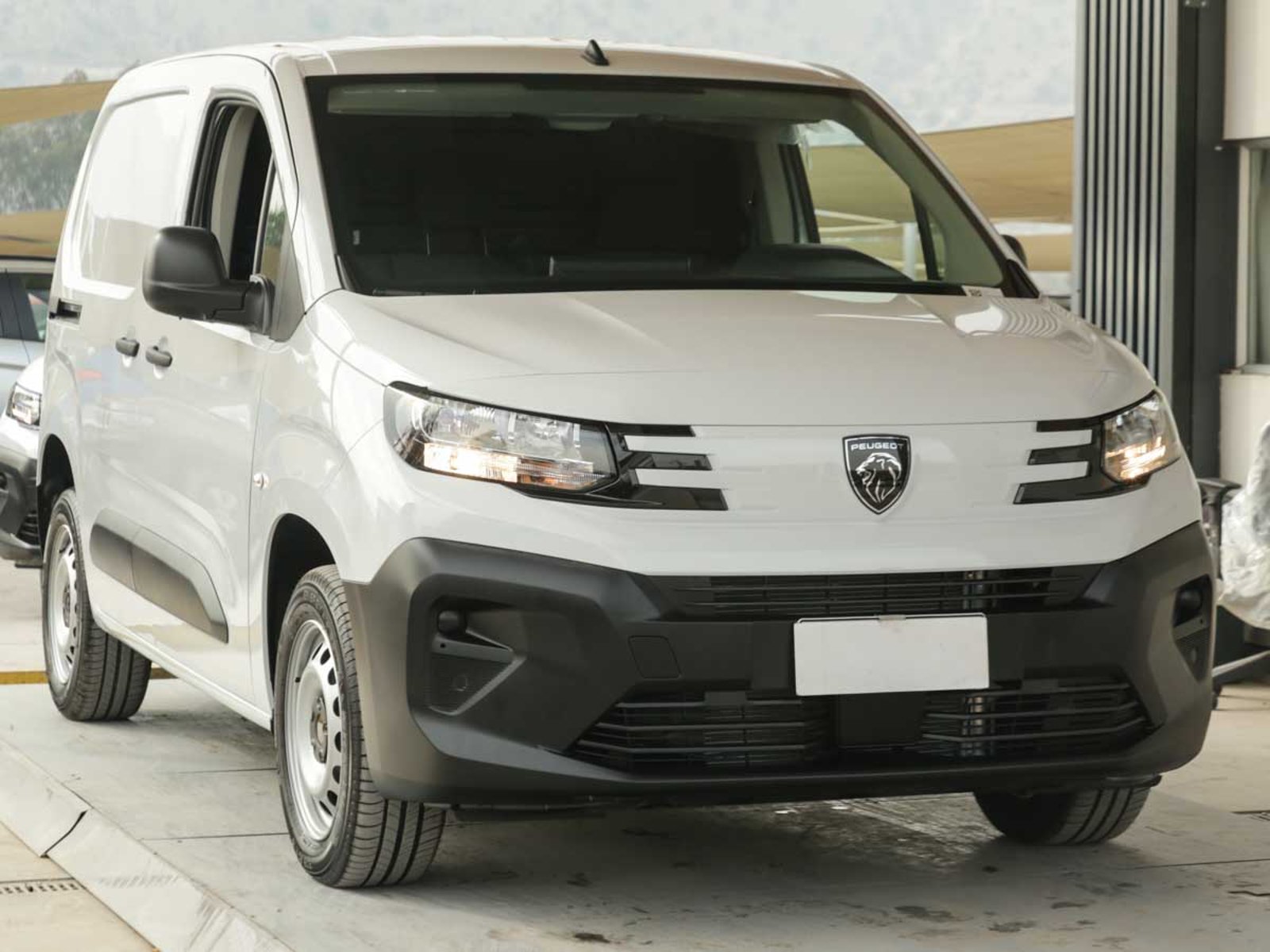 PEUGEOT PARTNER MCA L1 DIESEL 100HP MT 2026 - Foto 3 de 13