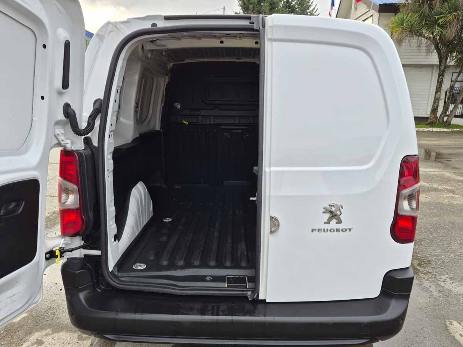 PEUGEOT PARTNER L1 BLUE HDI 100 1.5 2024 - Imagen 10 de 14