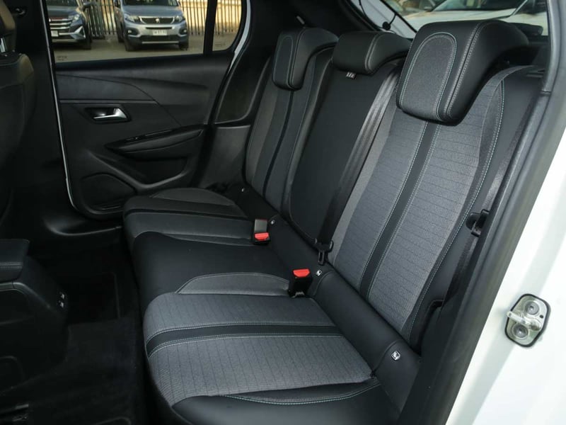 Peugeot 208 PURETECH 130 EAT8 1.2 AUT 2023 - Imagen 8 de 8