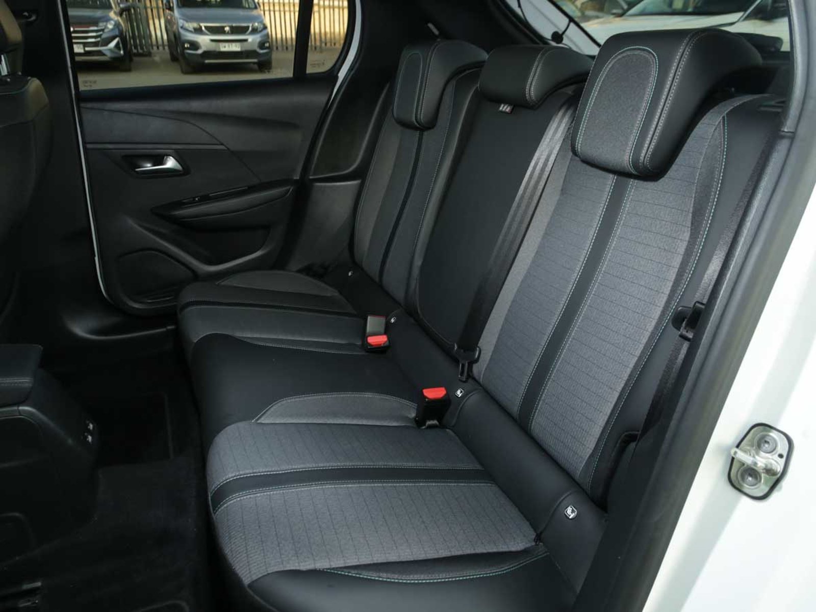 Peugeot 208 PURETECH 130 EAT8 1.2 AUT 2023 - Imagen 8 de 8