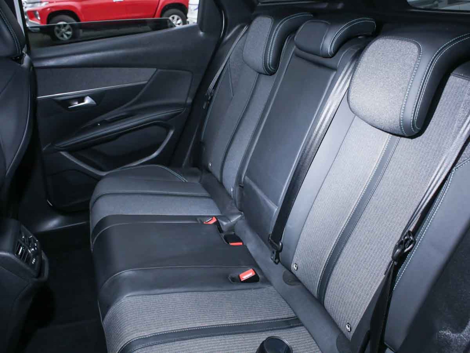 Peugeot 3008 ALLURE BLUEHDI 130 EAT8 2024 - Imagen 8 de 8