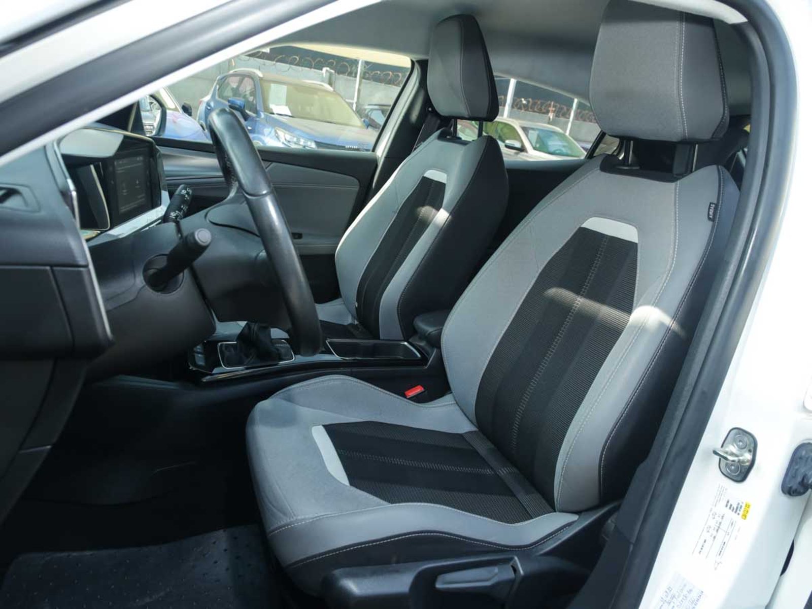 Opel MOKKA 4X2 1.2 2023 - Imagen 7 de 8