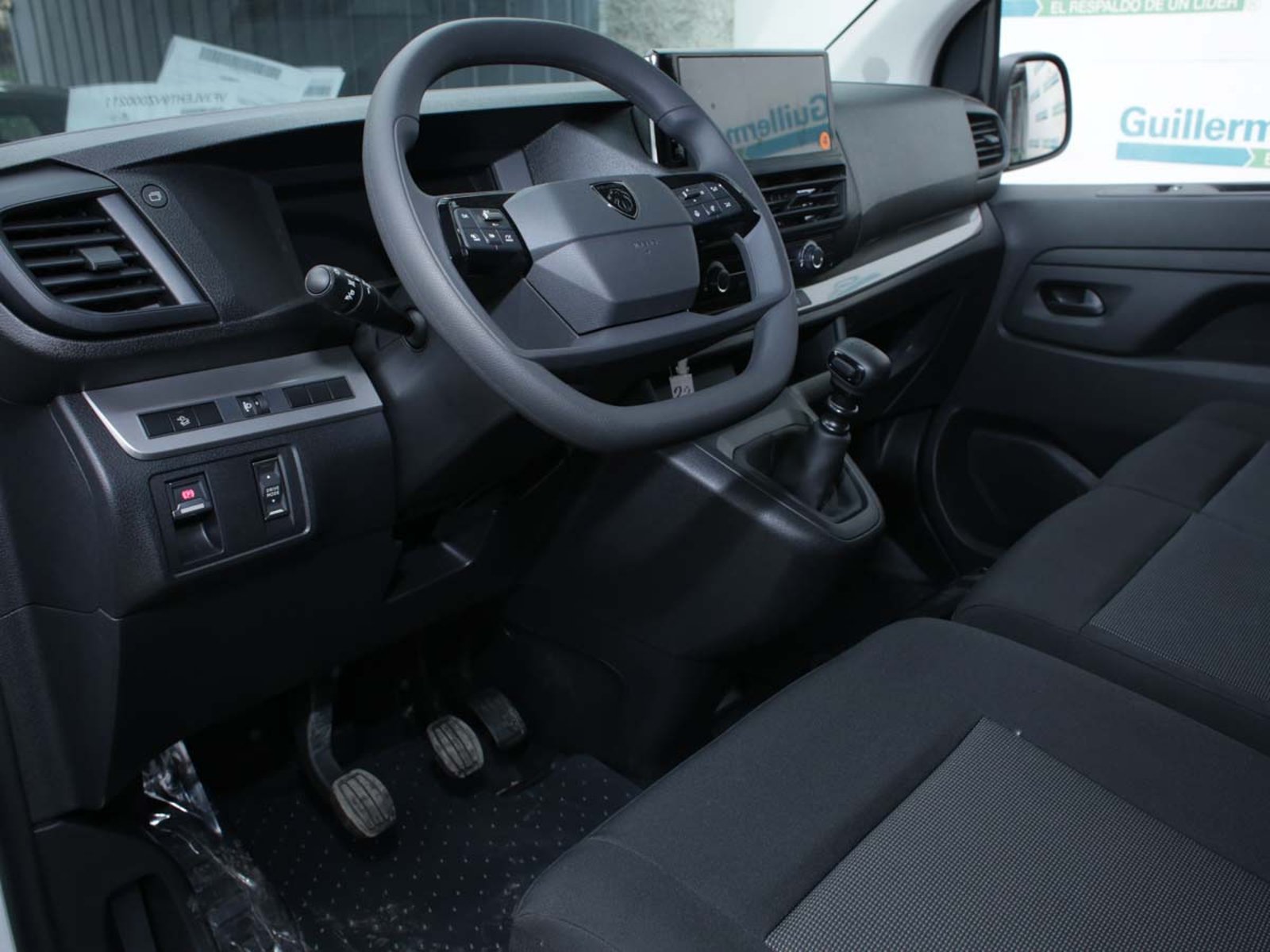 Peugeot EXPERT MCA L3 DIESEL 145HP MT 2026 - Foto 4 de 6