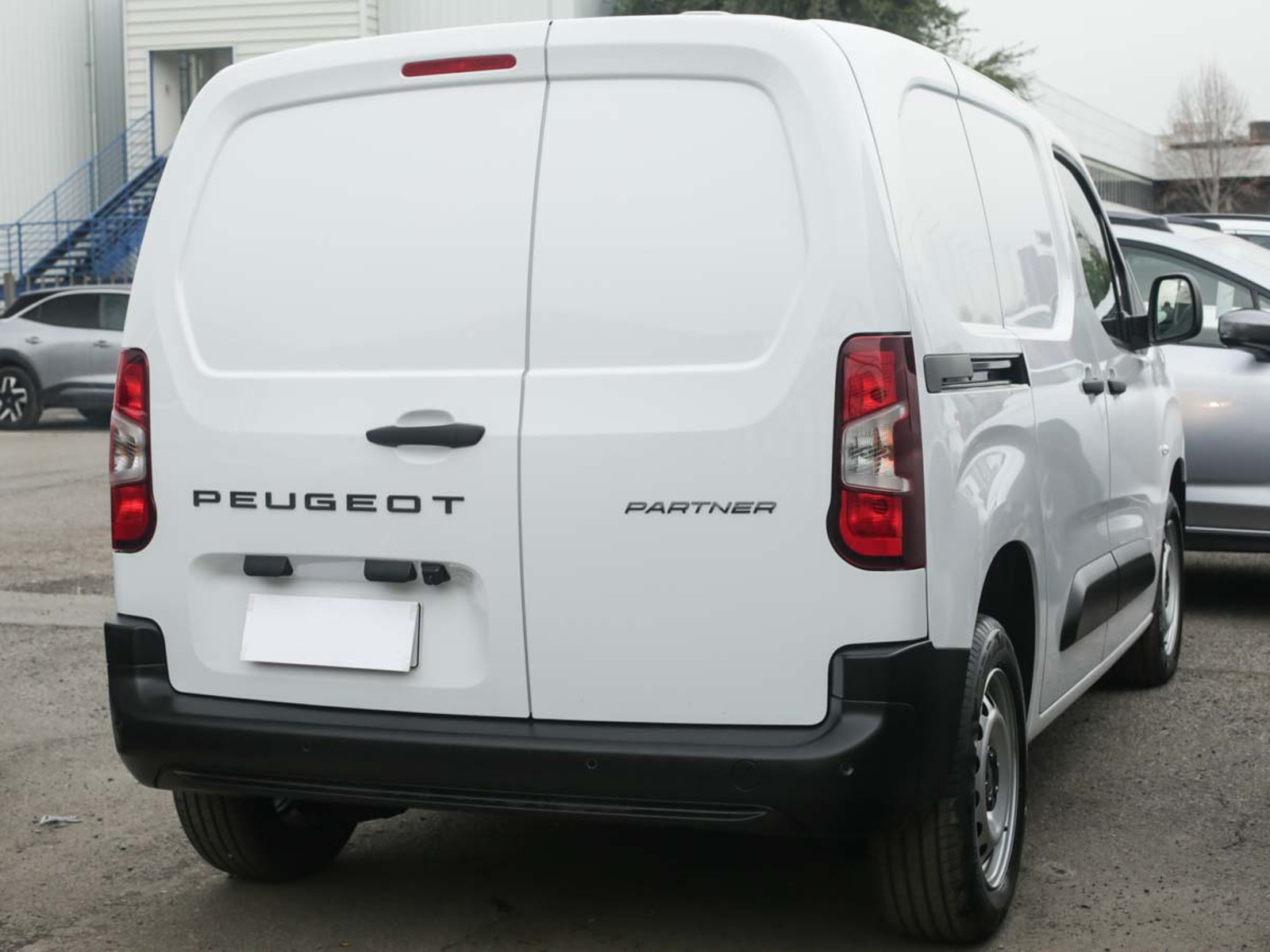 Peugeot PARTNER MCA L1 DIESEL 100HP MT 2026 - Foto 4 de 8