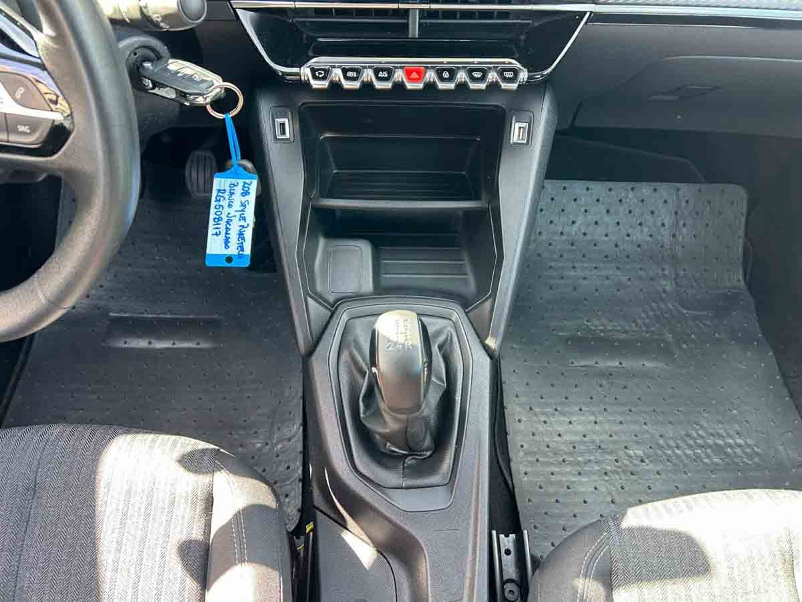 PEUGEOT 208 TECH EDITION BLUEHDI 100 2024 - Imagen 9 de 16