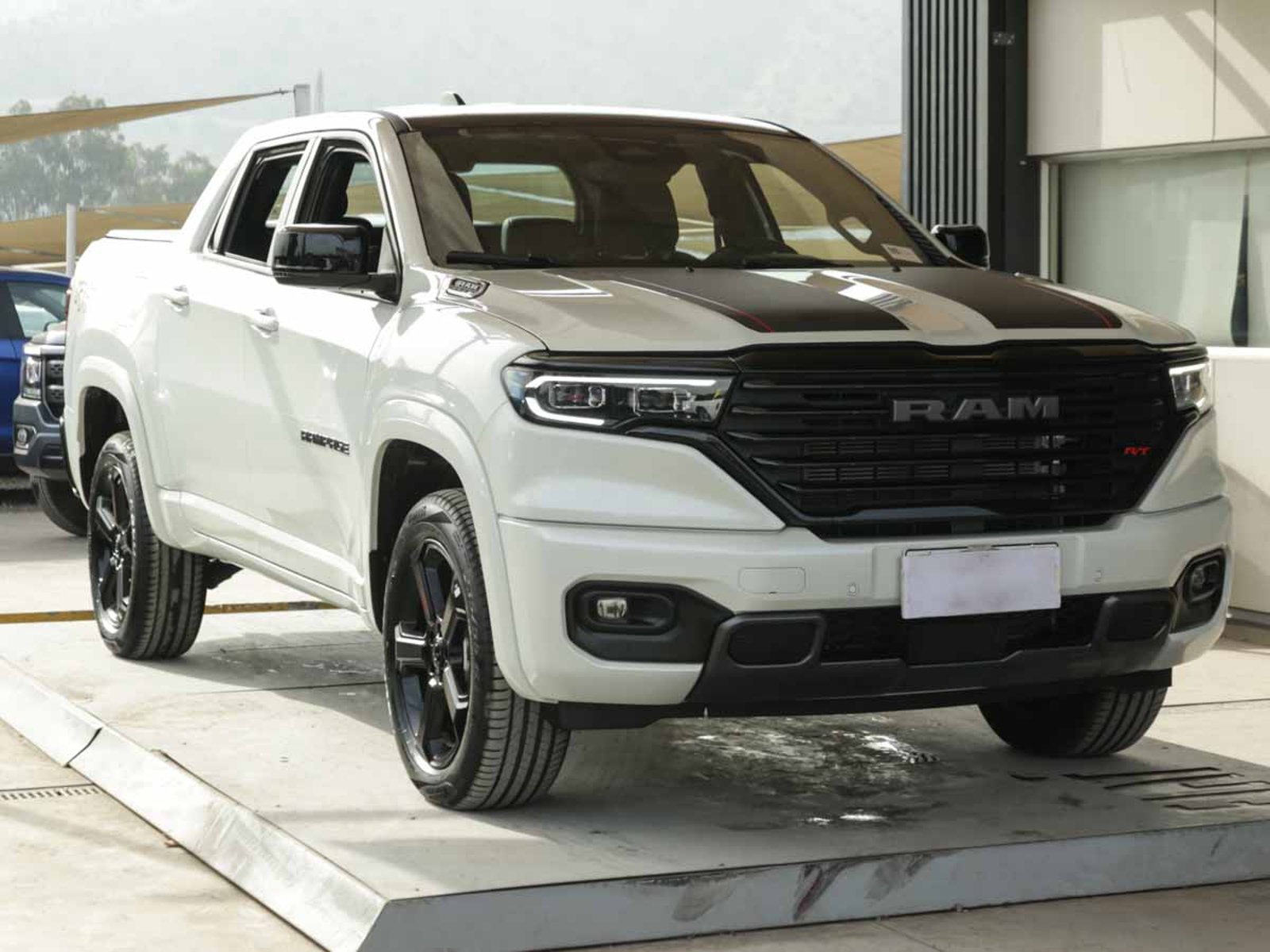 RAM RAMPAGE R/T 2.0 GASOLINA 272 HP 4X4 AT 2026 - Imagen 3 de 14